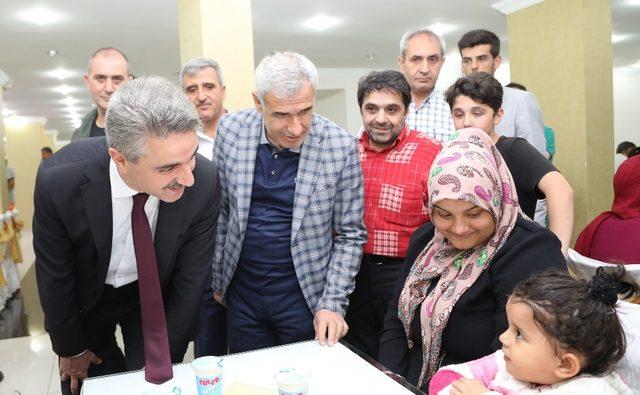 Vali Baruş ve Başkan Güder, vatandaşlarla iftarda buluştu