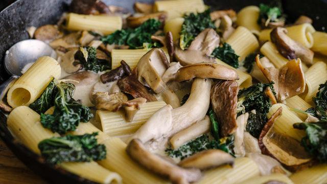 Pratik Mantar Soslu Makarna Tarifi