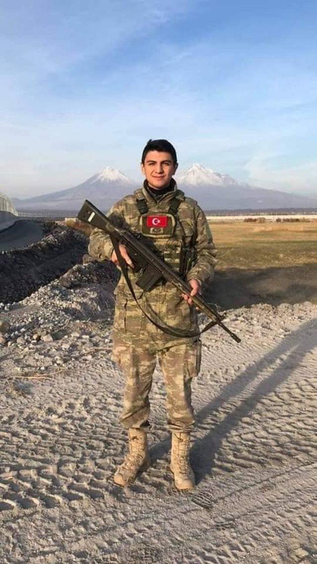 Iğdır şehidi uzman onbaşı Ali Yılmaz'ın baba evine ateş düştü