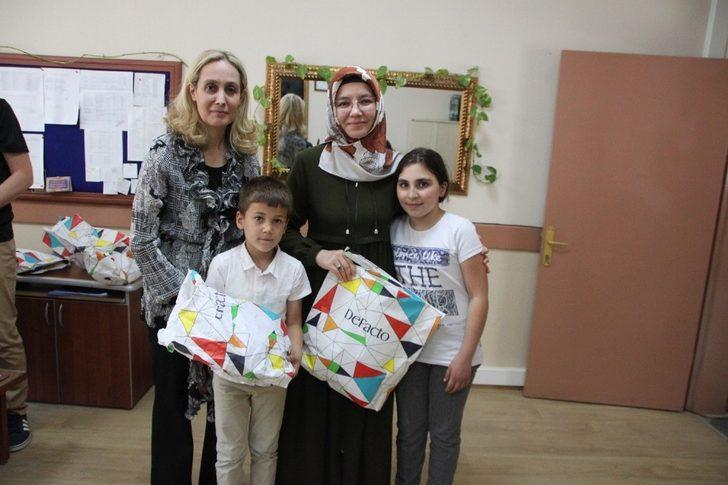 Gönül Elçilerinden öğrencilere bayram hediyesi G2