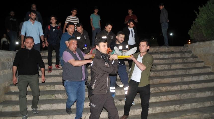 Patenci gen&ccedil; d&uuml;şerek yaralandı