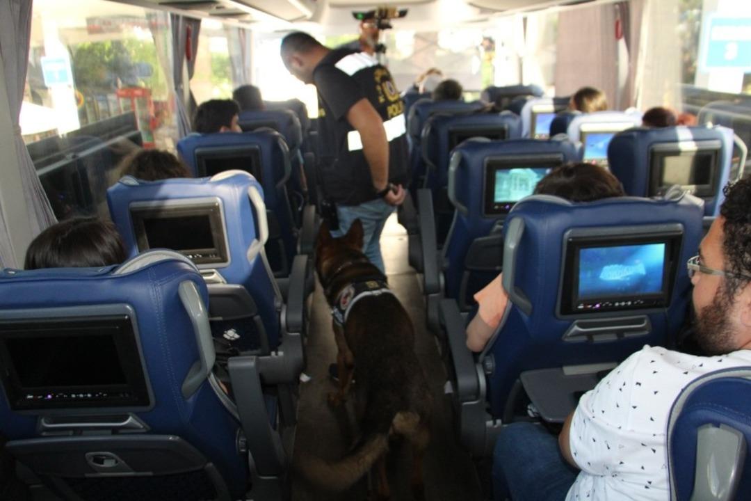 Kuşadası&rsquo;nda drone ile bayram denetimi yapılıyor