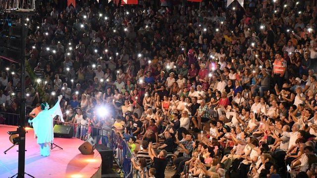 Konyaaltı’nda Belkıs Akkale coşkusu