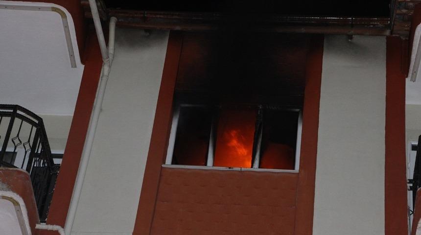 D&ouml;rd&uuml;nc&uuml; katta &ccedil;ıkan yangın korkuttu