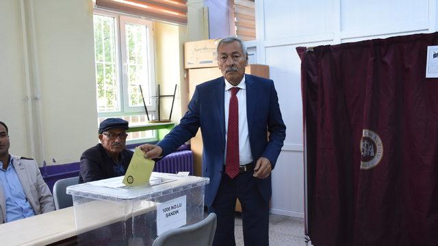 Kırıkkale'nin Keskin ilçesinde oy verme işlemi başladı (2)