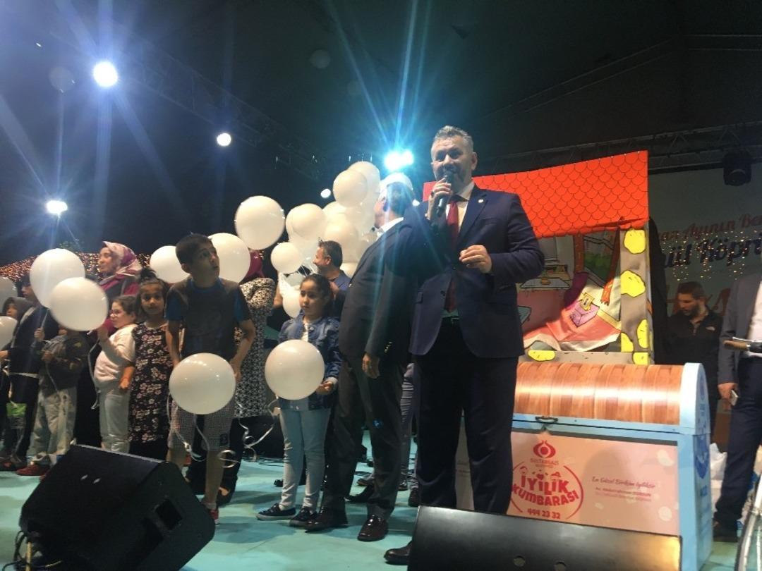 Sultangazi&rsquo;de g&ouml;ky&uuml;z&uuml;n&uuml; iyilik balonları kapladı