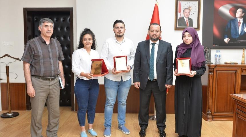 Rekt&ouml;r Akg&uuml;l, &ouml;ğrenci topluluklarını kabul etti