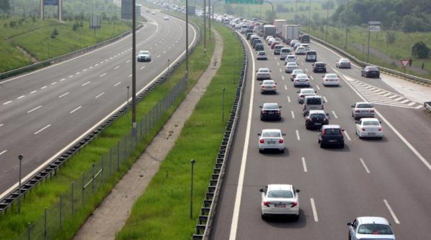 Yollarda bayram yoğunluğu! Trafik durma noktasına geldi