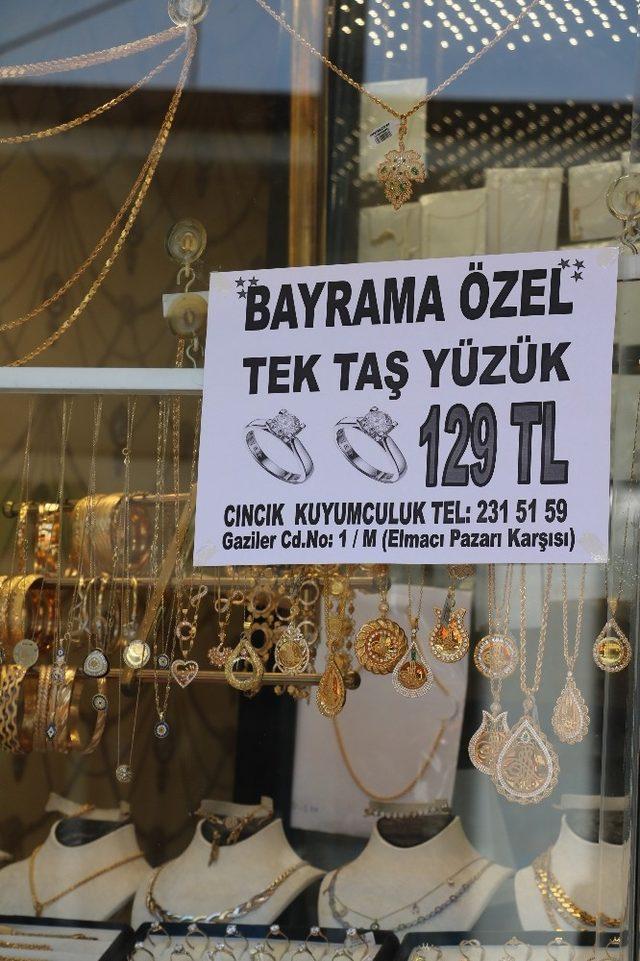 Bayrama özel ‘tek taş yüzük’