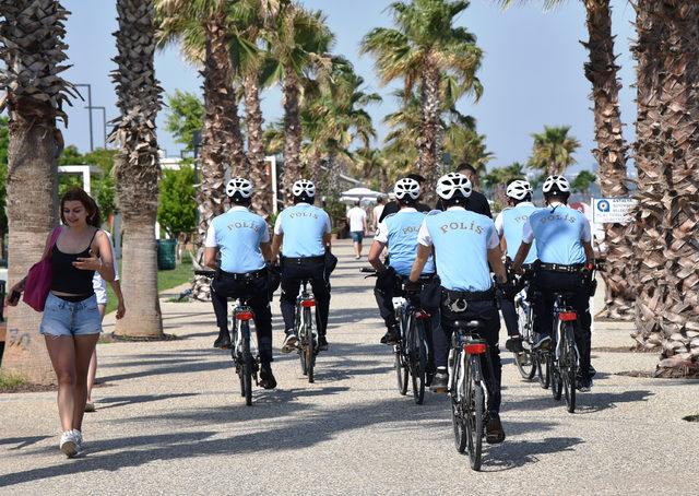 Antalya'da bisikletli polis timi 'Martılar' göreve başladı