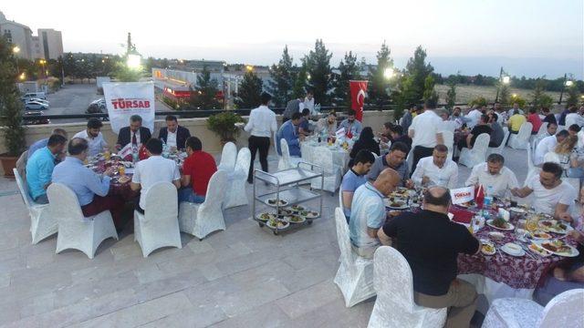 TÜRSAB acenta sahipleri ile iftarda bir araya geldi