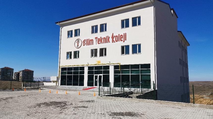 Bu &ouml;zel okul y&uuml;zde 100 &uuml;cretsiz, duyan inanamıyor