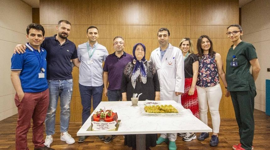 Karaciğer nakliyle başlayan yeni hayatının 1. yaşını kutladı