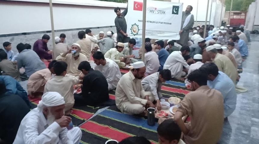 Batman&rsquo;dan Pakistan&rsquo;a kardeşlik sofrası