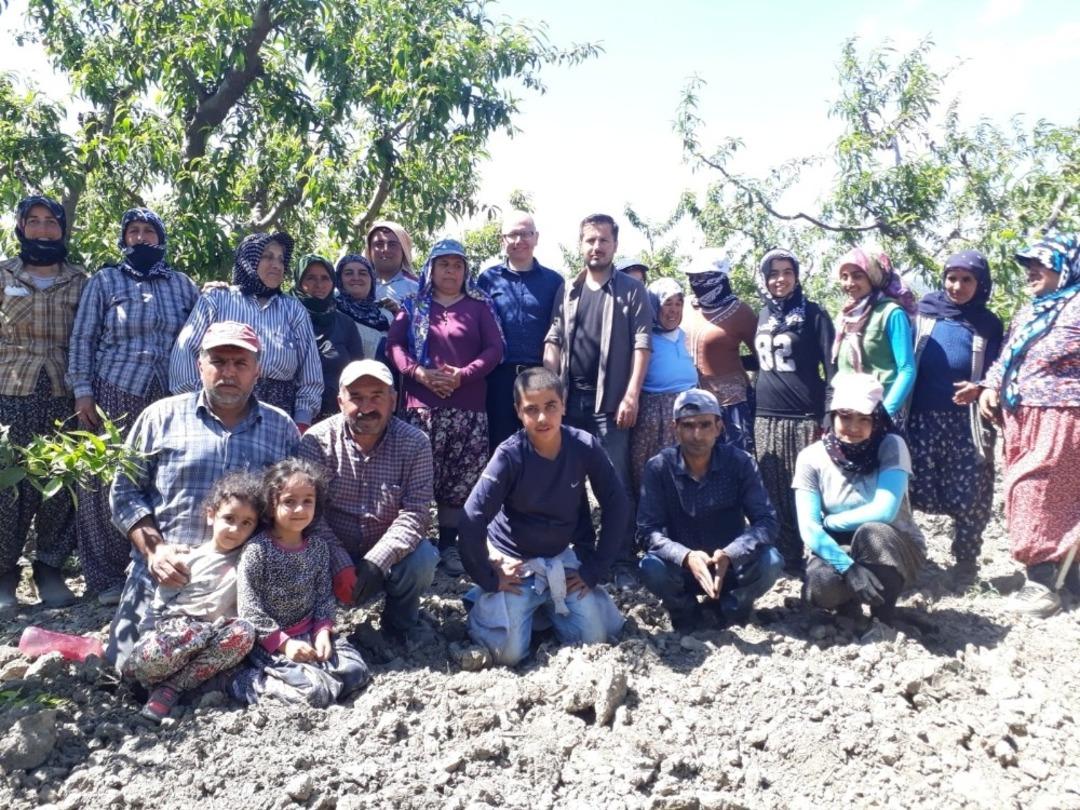 Hem ihracat&ccedil;ılara hem de &uuml;reticilere hizmet veriyorlar