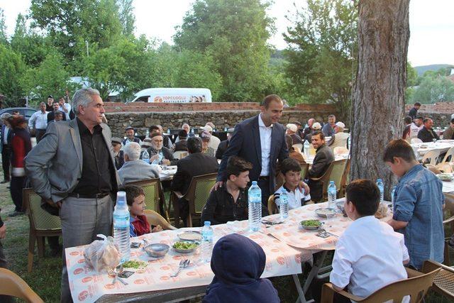 Köy muhtarından 500 kişilik iftar yemeği