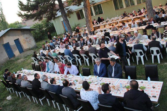 Köy muhtarından 500 kişilik iftar yemeği