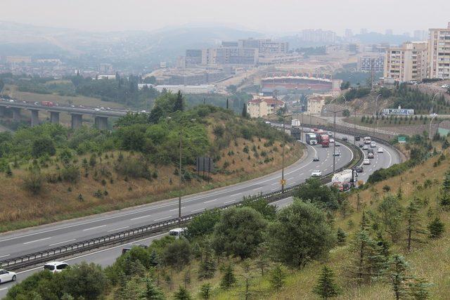 Bayram tatilcilerinin TEM’de oluşturduğu yoğunluk sürüyor