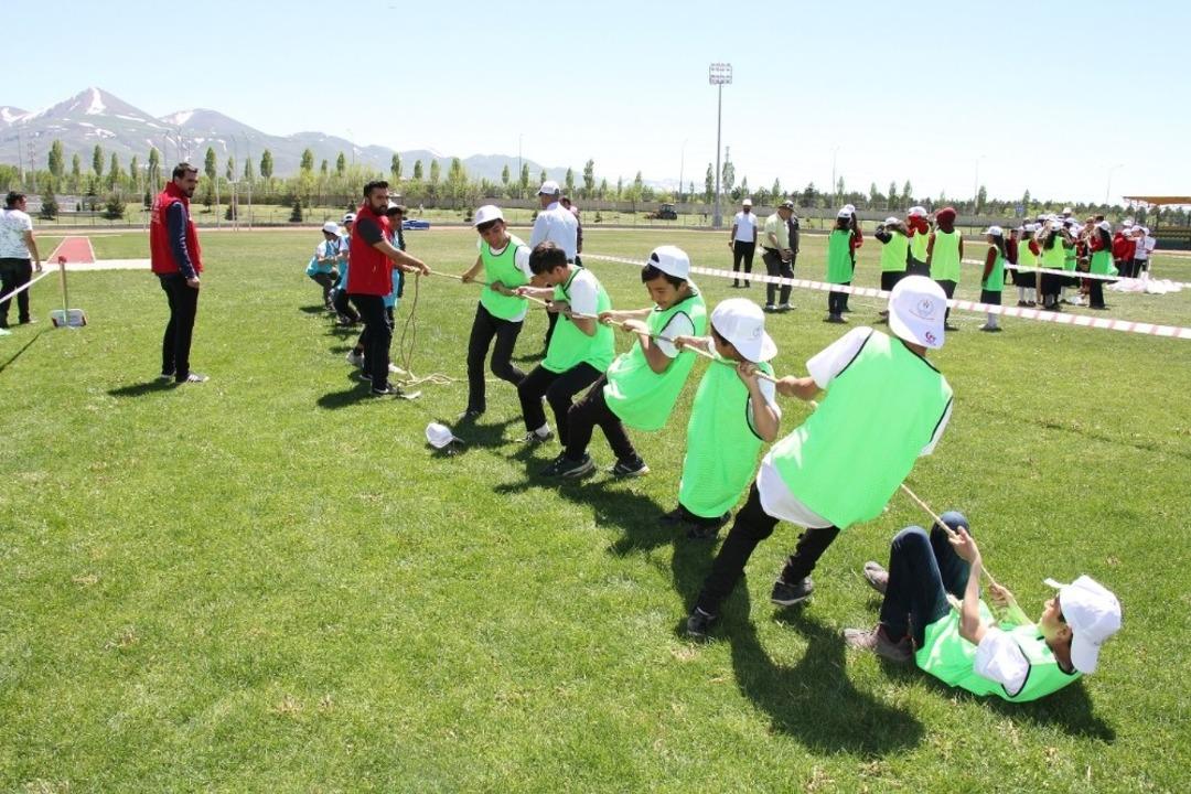 &Ccedil;ocuklar Mutlu &Ccedil;arşamba&rsquo;yı sevdi