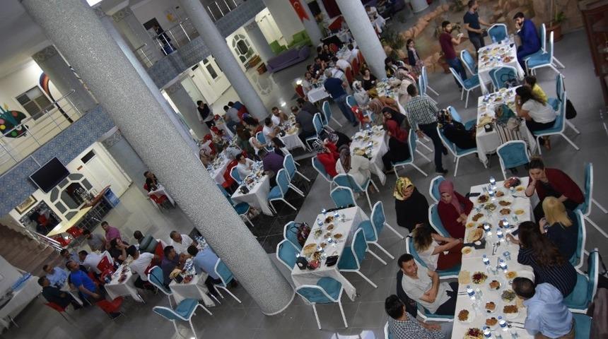 Yeni Hamle&rsquo;den iftar yemeği