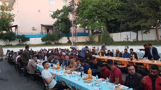 Kaymakam Öter, korucularla iftarda bir araya geldi