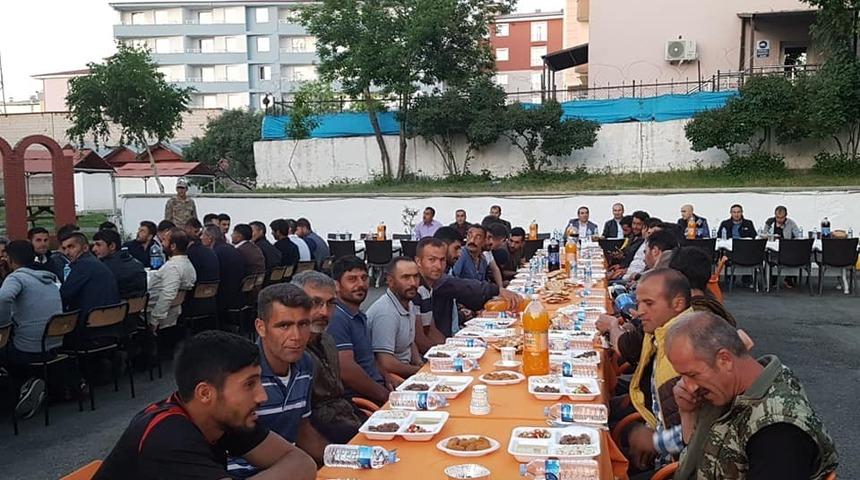 Kaymakam &Ouml;ter, korucularla iftarda bir araya geldi