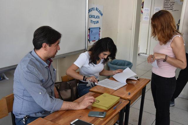 Sivas'ta 15 yerde muhtarlık ve aza seçimi için oy veriliyor