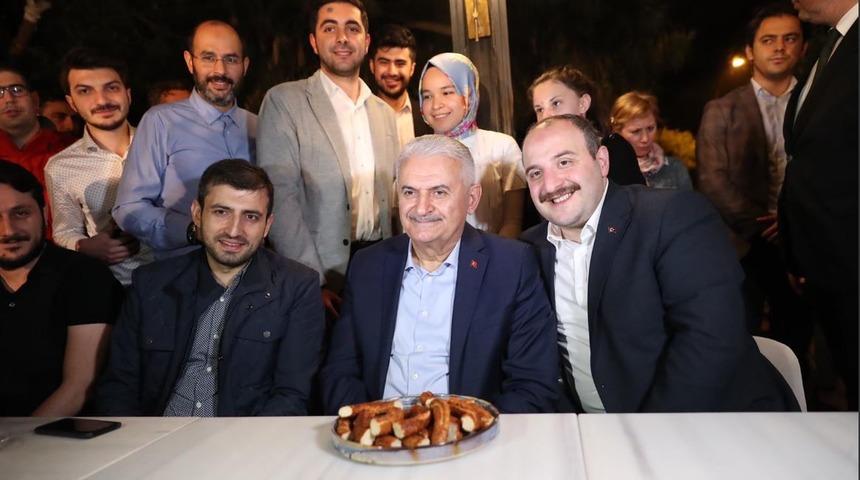 Binali Yıldırım: Gen&ccedil;lere 10 GB internet vereceğiz