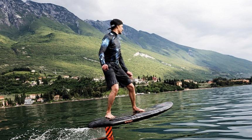 Audi’den elektrikli sörf tahtası: Audi e-foil