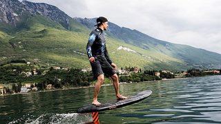 Audi’den elektrikli sörf tahtası: Audi e-foil