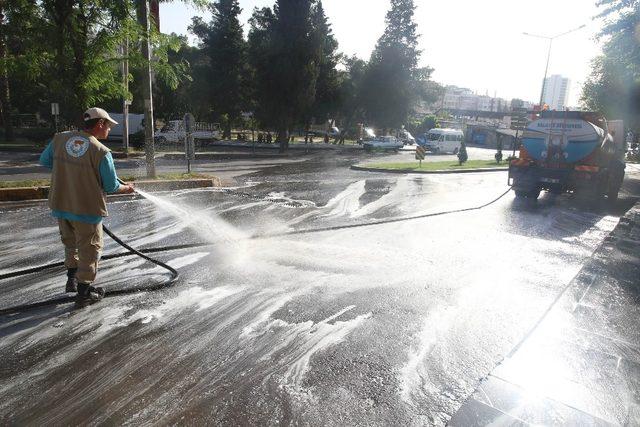 Haliliye‘de yoğun ilaçlama ve temizlik çalışması