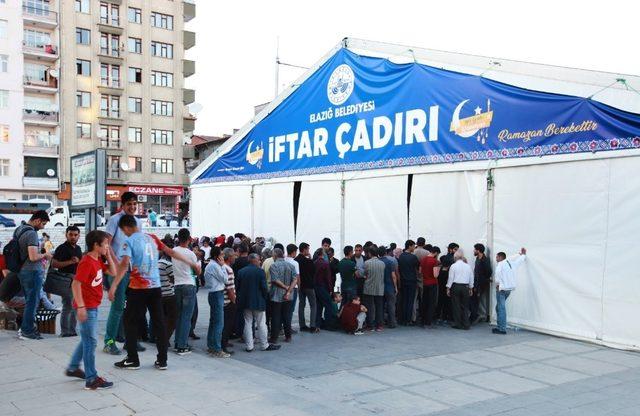 Elazığ’da 75 bin kişi iftar çadırında buluştu