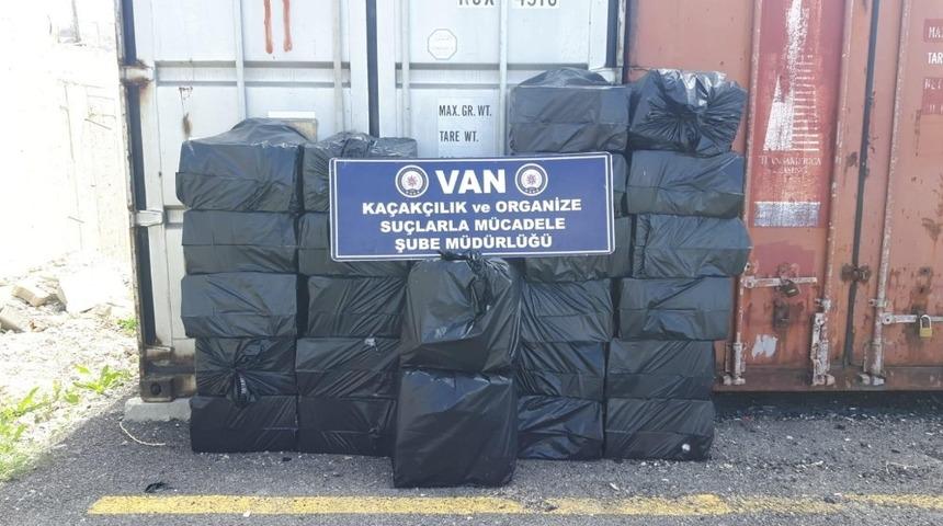 Van&rsquo;da 12 bin paket ka&ccedil;ak sigara ele ge&ccedil;irildi