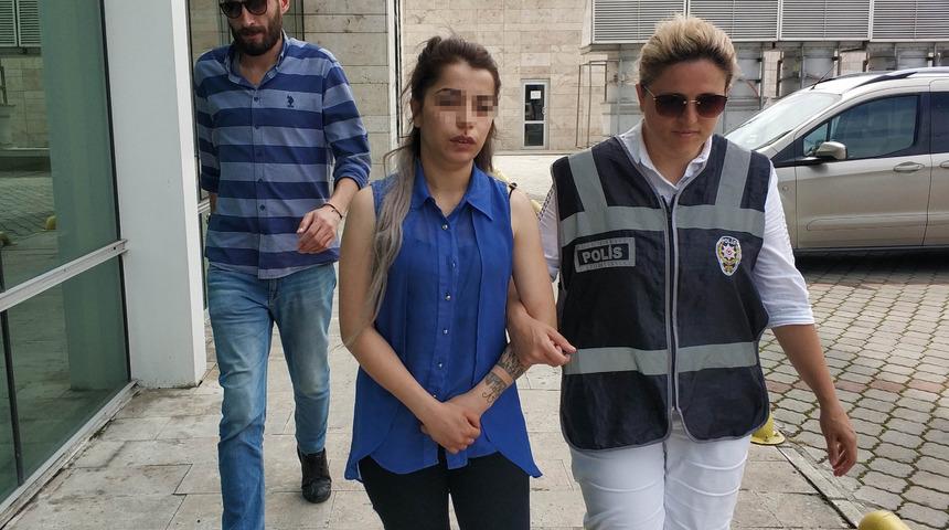 Kuaförde dehşet anları! Kocasını bıçakladı