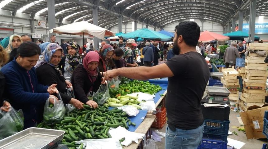 Sebze ve meyve fiyatları vatandaşların y&uuml;z&uuml;n&uuml; g&uuml;ld&uuml;rd&uuml;