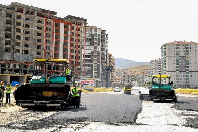 Güngör Caddesi asfaltlanıyor