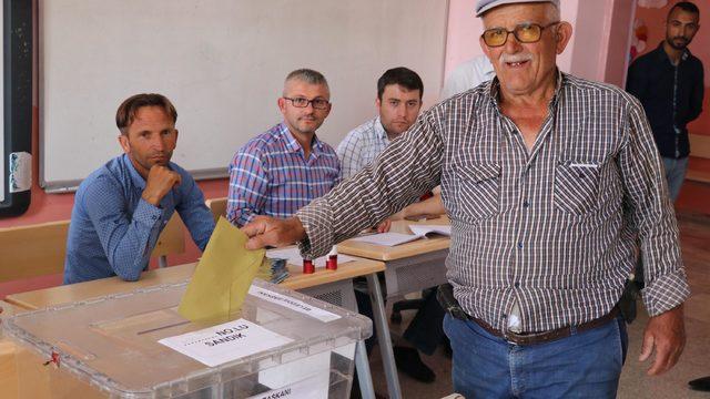 Honazlılar oy vermeye başladı (3)