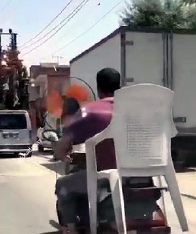 Sıcaktan bunalan sürücü, motosikletin önüne pervane taktı