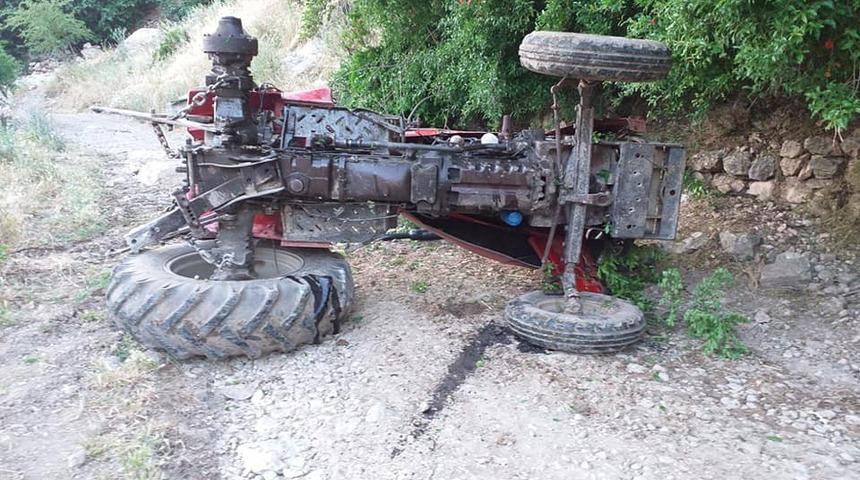 Takla atan trakt&ouml;rden, atlayarak kurtuldu