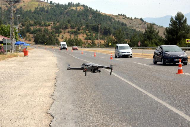 Kırmızıda geçerken drone ile yakalanan sürücü: Havadan yedik cezayı