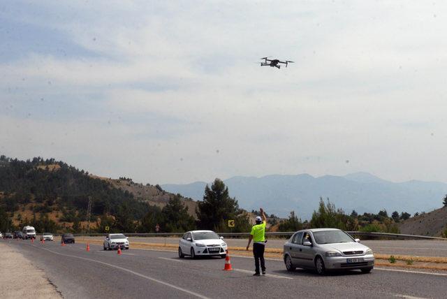 Kırmızıda geçerken drone ile yakalanan sürücü: Havadan yedik cezayı