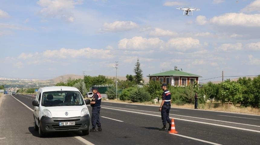 Bayram &ouml;ncesi jandarmadan &lsquo;U&ccedil;ang&ouml;z&rsquo;le trafik denetimi