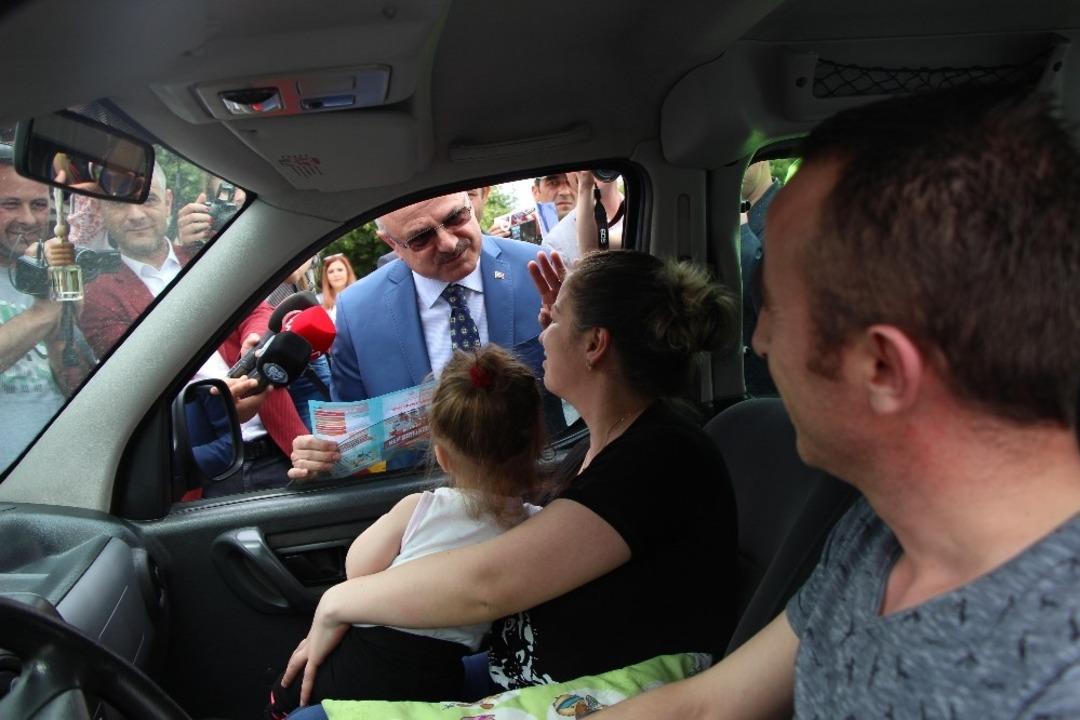 Vali &Ccedil;akacak&rsquo;tan &ccedil;ocuklara &lsquo;Trafik Karnesi&rsquo;