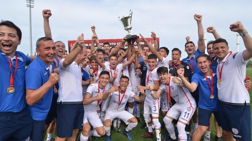 Altınordu U17 takımı şampiyon oldu