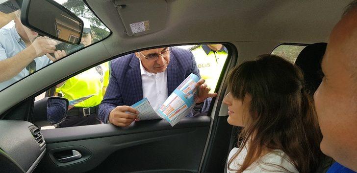 Vali broşür dağıtıp sürücüleri uyardı G1