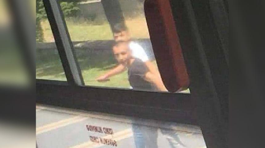 Otobüste küfürlü konuşan gençleri uyaran yolcu, bıçaklandı