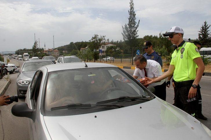 Polis Ve Jandarmadan "Çocuklara karne , Velilere Şeker" G3