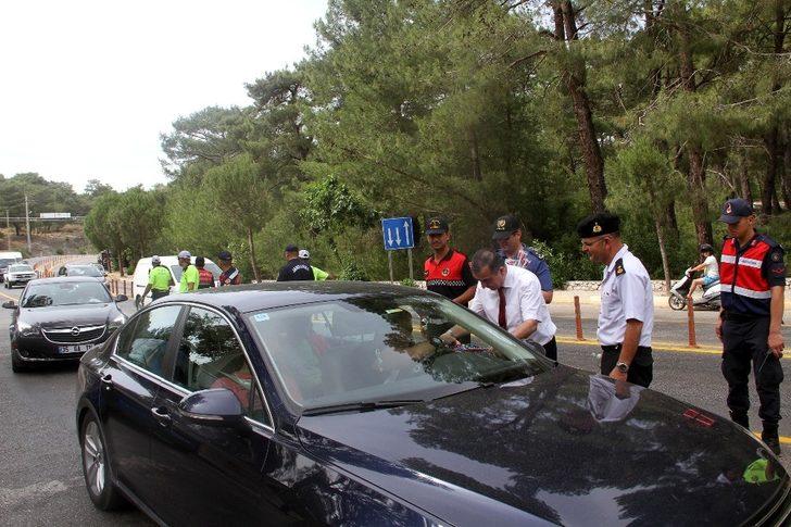 Polis Ve Jandarmadan "Çocuklara karne , Velilere Şeker" G5