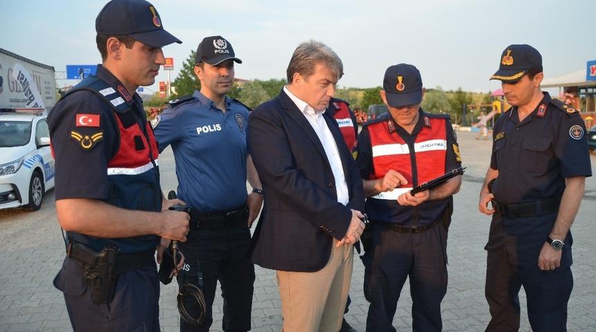 Jandarma ve polisten bayram &ouml;ncesi sıkı denetim