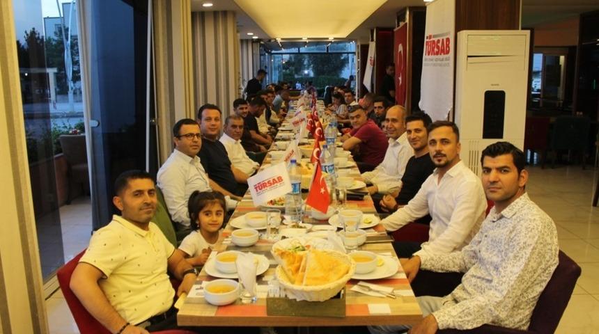 Şırnak&rsquo;taki seyahat acenteleri T&Uuml;RSAB&rsquo;ın iftarında bir araya geldi